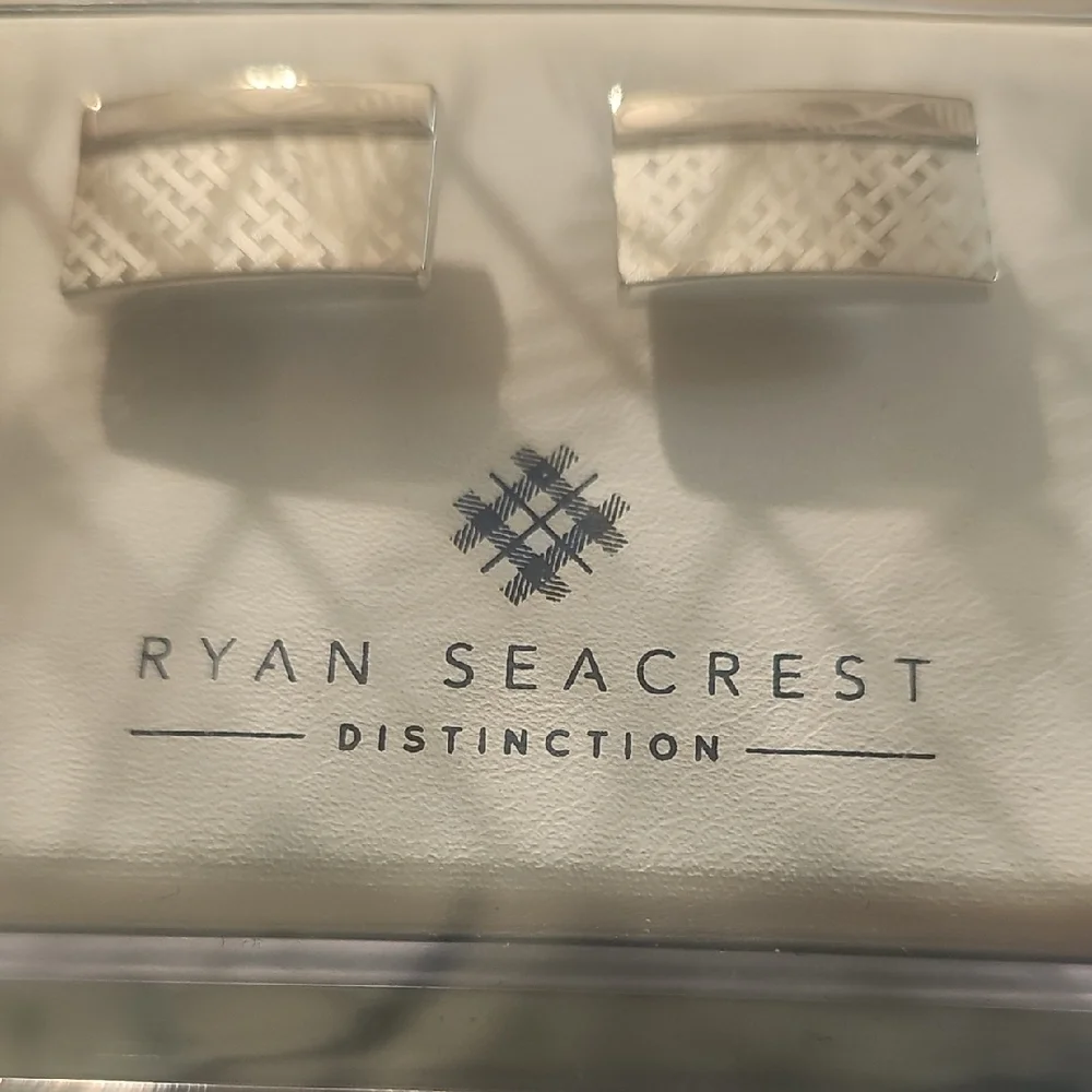 Ryan Seacrest NWT Distinction Silver Cufflinks with Blue & White Box